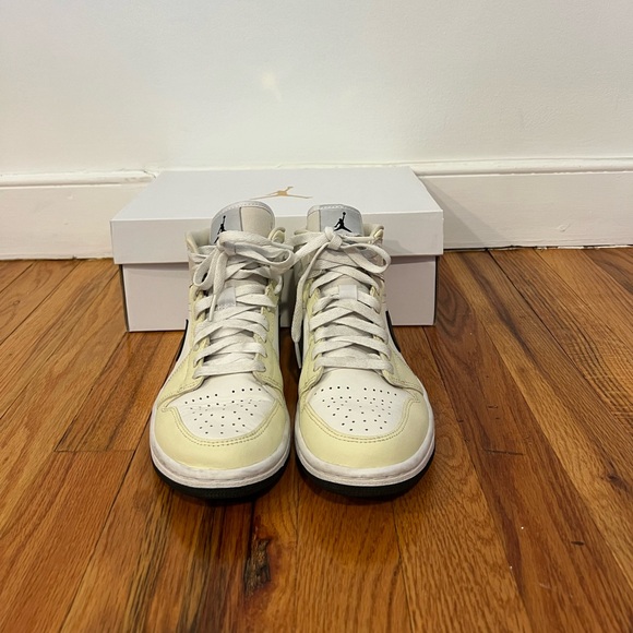 Air Jordan 1 - Mid coconut milk/black - Picture 7 of 10
